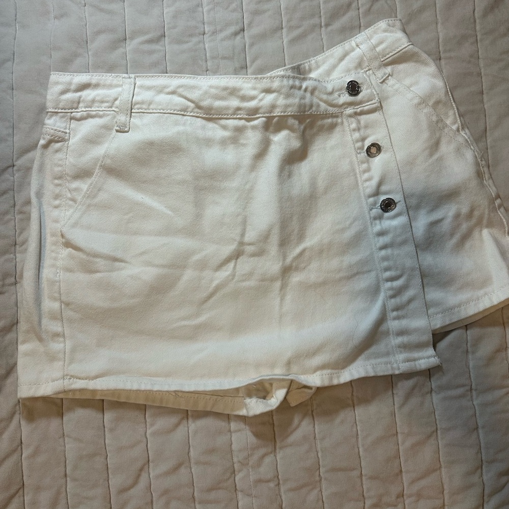 Source Unknown Cream Button-Accent Skort